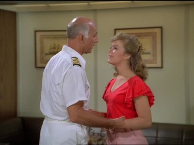 Hey, you call that a kiss? - The Love Boat