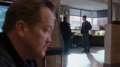 - Hey, can I help you?
- Looking for Randall McHolland. - Chicago Fire