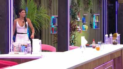>> HEY, CAN YOU -- I'M JUST
GOING TO SPIT THIS OUT THERE. - Love Island