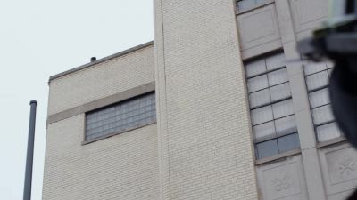 Hey, Chief, we got a guy on the roof. - Chicago Fire