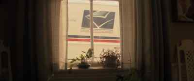 Hey, Chloe. Mail's here. - Run