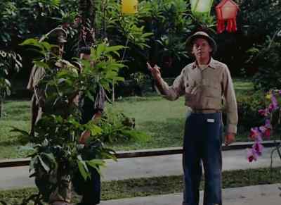 Hey, Chuck.
Come here. - American Guerrilla in the Philippines