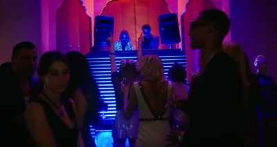 Hey, come on, Dude! Dude!
Stop the car! - #RealityHigh