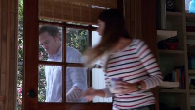 Hey, come on in. - Dexter