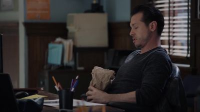 Hey. Congratulations, Kev.
Voight just told me. - Chicago P.D.