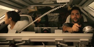Hey, your control cable's loose.
I can see it from here. - Lost in Space