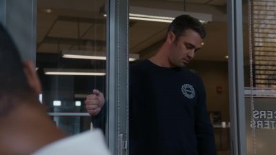 Hey, courier dropped them off. - Chicago Fire