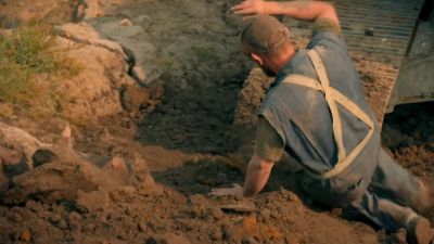 - Hey, Dad!
- One sec. - Gold Rush