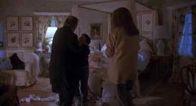 Hey, Daddy.
There's people with guns outside. - Desperate Hours