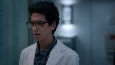 - Hey, do we have any hydrogen peroxide?
- Uh... - Manifest