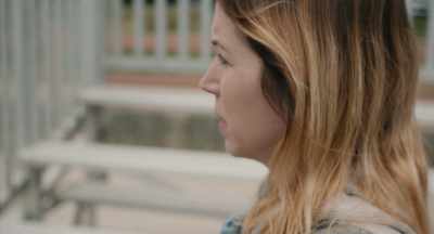 - Hey, do you think it's
weird that I invited you? - Justine