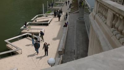 Hey! Down here! - Chicago Fire