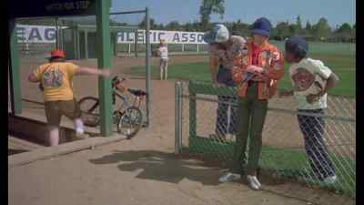 - Hey, Engelberg.
- Let me see it. - The Bad News Bears in Breaking Training