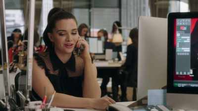 - Hey, Ev.
- Hey, Jane. What's up? - The Bold Type