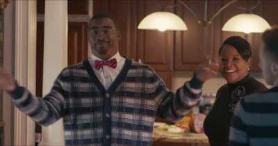 Hey, everybody, everybody up. - Christmas at Xander Point