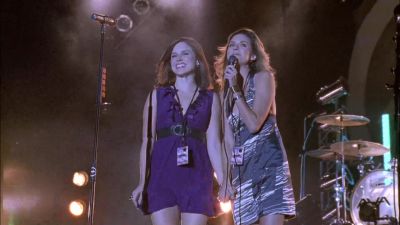 Hey, everybody, this is my friend brooke. - One Tree Hill