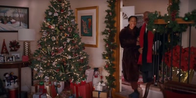 Hey, everybody! Look who's here! - Christmas with a Kiss