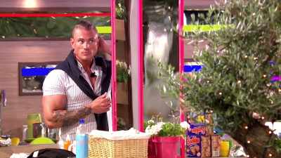 Hey, everyone,
let's watch Tom - Love Island