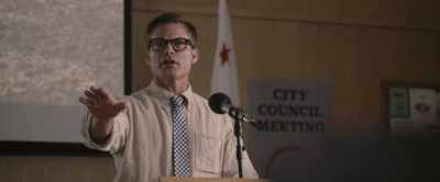 Hey, everyone, settle
down, settle down. - Roped