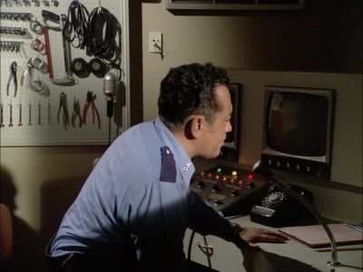 Hey, George,
I just lost the monitors. - Hawaii Five-O