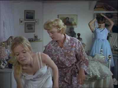 Hey, George.
Wake up and get out here. - The Family Way
