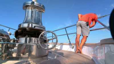 Hey, Glenn, anchor's
off the bottom, - Below Deck Sailing Yacht