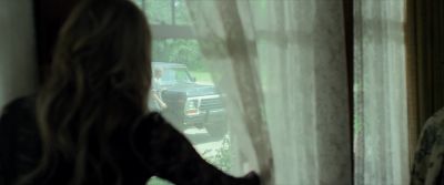 Hey, go around back. And don't let anyone see you. - Intruders