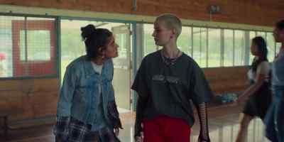 -Hey, good pass, mate.
-Thanks. - Heartbreak High