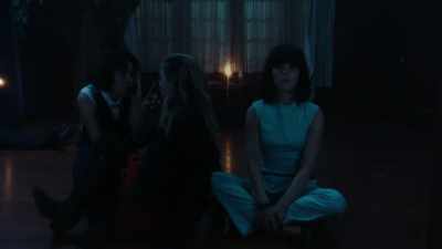 - Hey, gorgeous.
- Aah! - Legion
