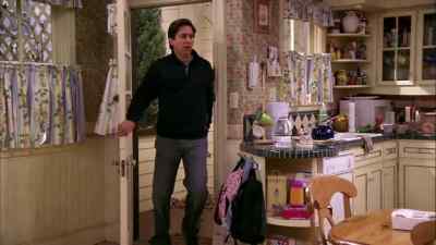 - Hey, we got anything to eat
over here? - Everybody Loves Raymond