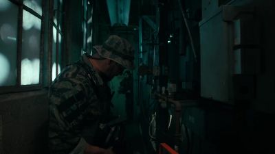 Hey, guards are
on their way down here. - SEAL Team