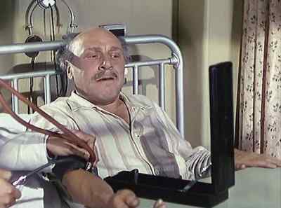 - Hey, guv.
- Oh, Briggs. - Doctor in the House
