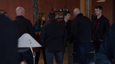 Hey, guys, let's clear out. - Chicago Fire