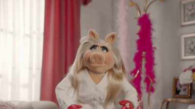 Hey, guys, pack your bags
'cause we're going places. - Muppets Now