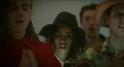 Hey guys, why do
you think she's crying? - Wobble Palace
