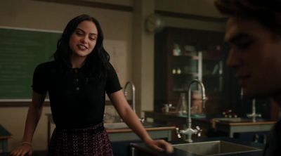 -Hey, handsome.
-What are you doing here? - Riverdale