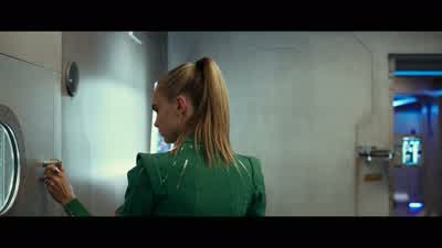 Hey, handsome. - Valerian and the City of a Thousand Planets