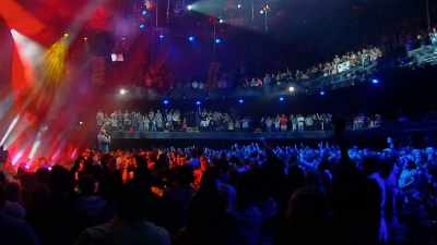 Hey, have a seat.
Everybody be comfortable and relax. - Dave Chappelle: Deep in the Heart of Texas