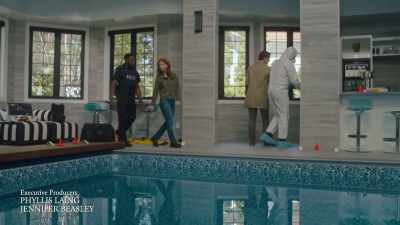 - Hey, hello? Murder scene?
- Right. So what's the story here? - The Spencer Sisters