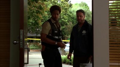 Hey, help me out here. - CSI: Crime Scene Investigation
