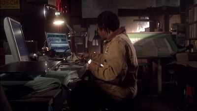Hey, Henry.
Whatcha workin' on? - Eureka