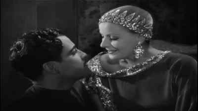 - Hey, hey.
- Ah. - Mata Hari