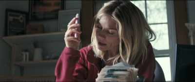 -Hey.
-Hey, babe, I just wanted to call. - American Woman