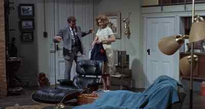 Hey, hey. Curly-Joe. - Sunday in New York