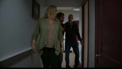 Hey, hey...
[HE SPEAKS SPANISH] - Night of the Sicario