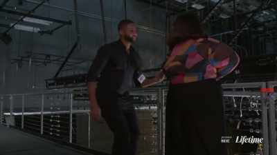 - Hey, hey, hey, hey,
let me help you with that. - Single Black Female
