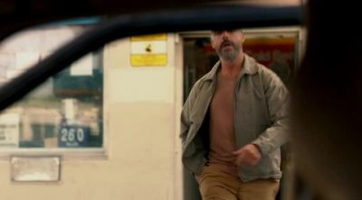 - Hey, hey! Kid, come here!
- Jake! - Touch