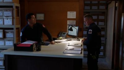 - Hey.
- Hey, Lieutenant. - Chicago Fire