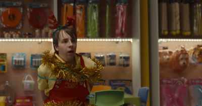 Hey. Hey, you OK?
You OK, Mr Harrington? - Christmas Ransom