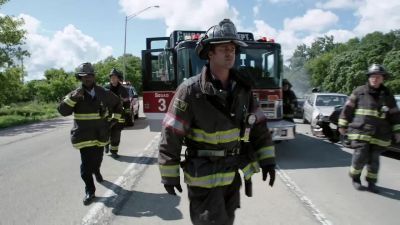 Hey! Hey, over here! Over here! Hey. - Chicago Fire